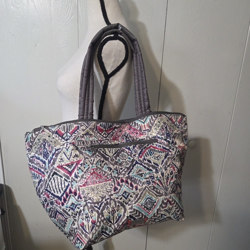 Sakroots Reversable quilted Large Shopper Travel Tote Floral Taupe Nwot Zip Pkts
